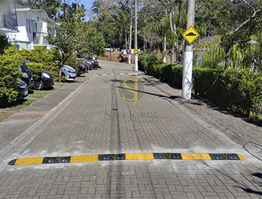 LOMBADAS EM BORRACHA COM 5 CM DE ALTURA PARA UMA CARGA DE 15 TONELADAS/EIXO