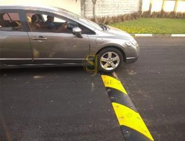 Lombadas em Polietileno Virgem de Alta Densidade