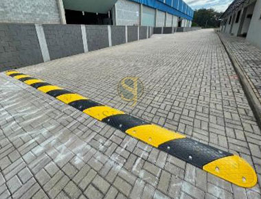 Lombadas em Polietileno Virgem de Alta Densidade